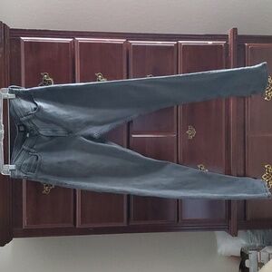 EUC BDG brand stretch skinny jeans